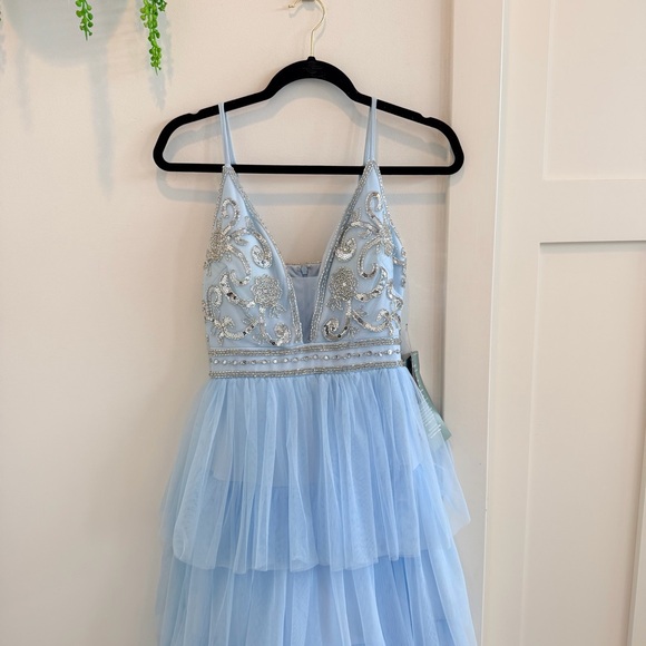 Jump Apparel NWT Beaded V-Neck Bodice Ruffle Tulle Gown Light Blue Size 1/2 New - Picture 3 of 15